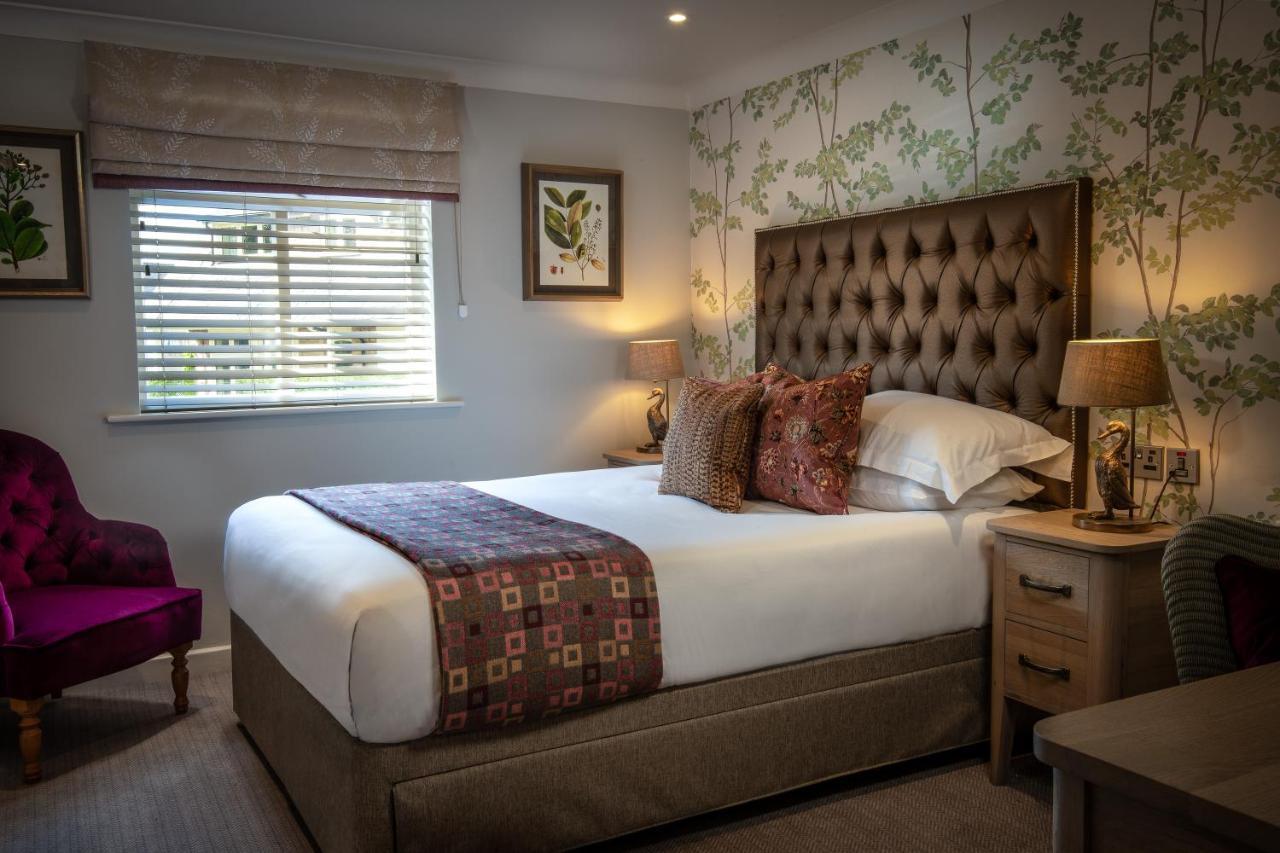 The Millstone, Mellor Otel Blackburn  Dış mekan fotoğraf A bedroom at The Old parsonage