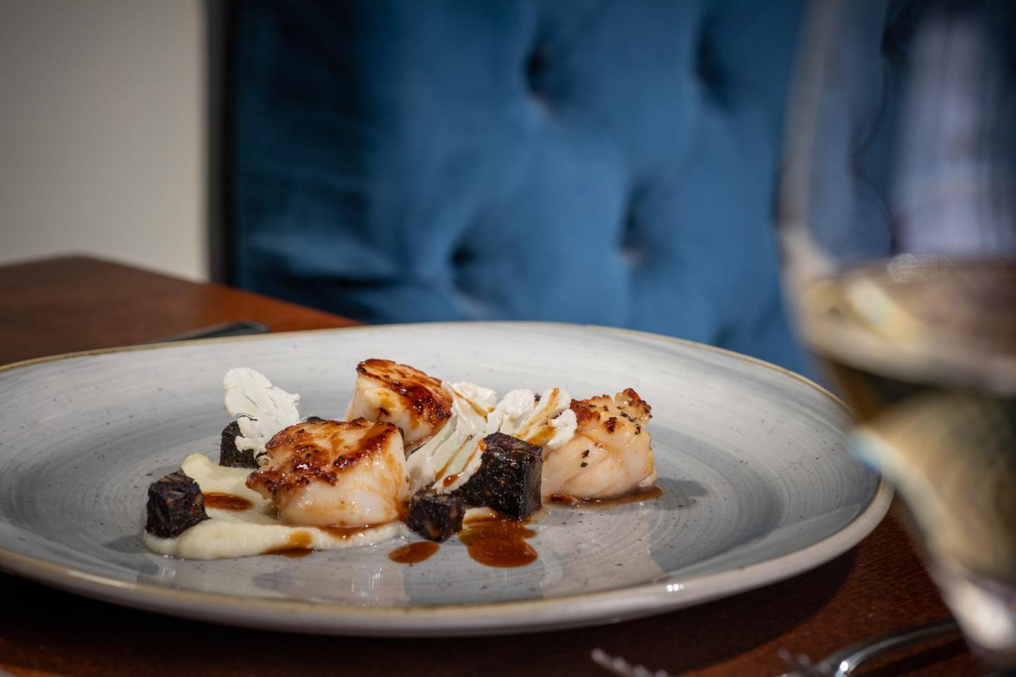 The Millstone, Mellor Otel Blackburn  Dış mekan fotoğraf Scallops with black garlic