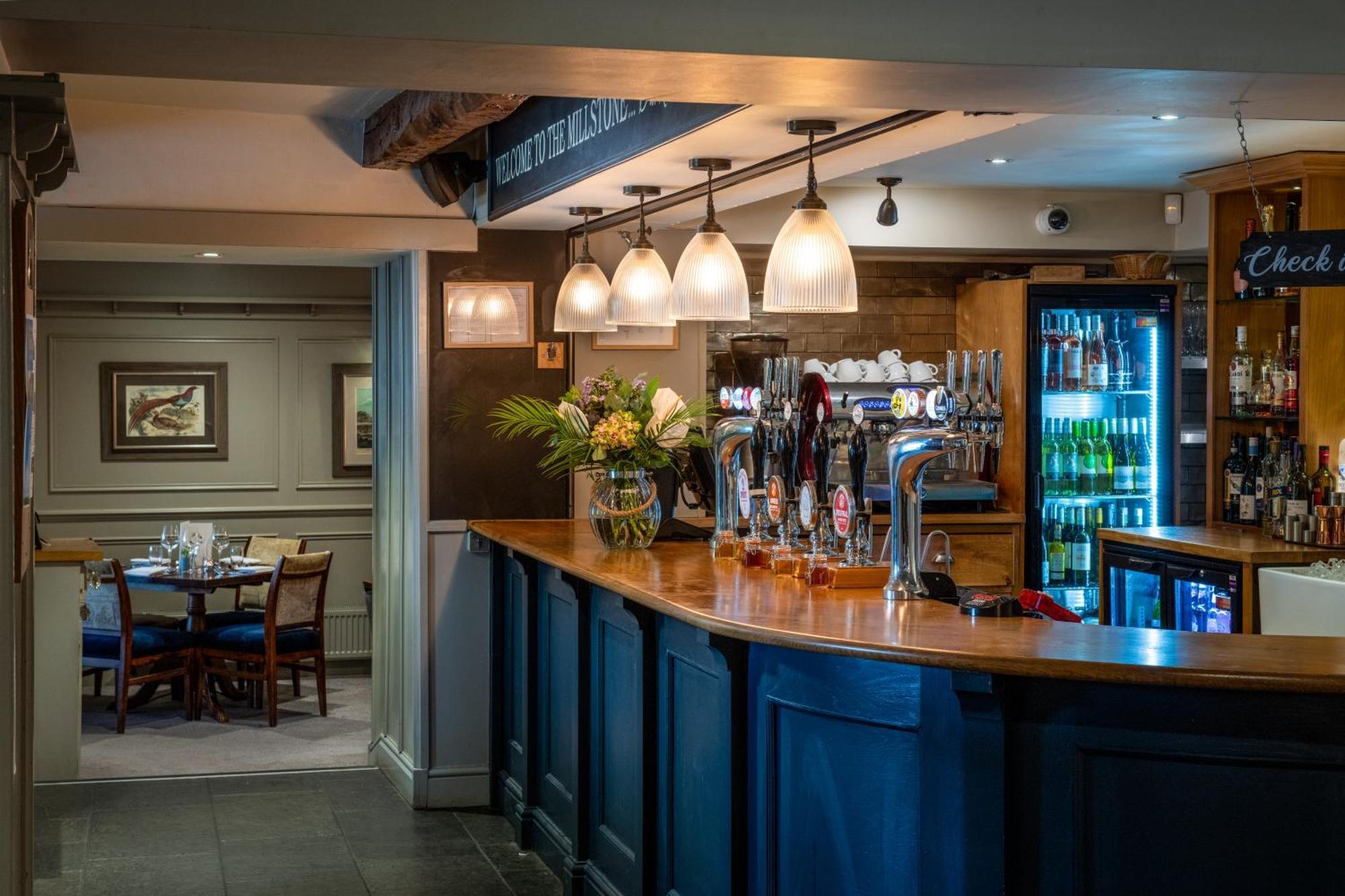 The Millstone, Mellor Otel Blackburn  Dış mekan fotoğraf The bar at The Old Mill