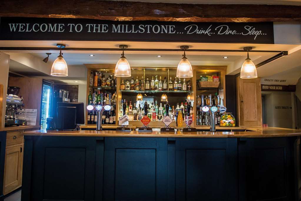 The Millstone, Mellor Otel Blackburn  Restoran fotoğraf The Millstone Bar