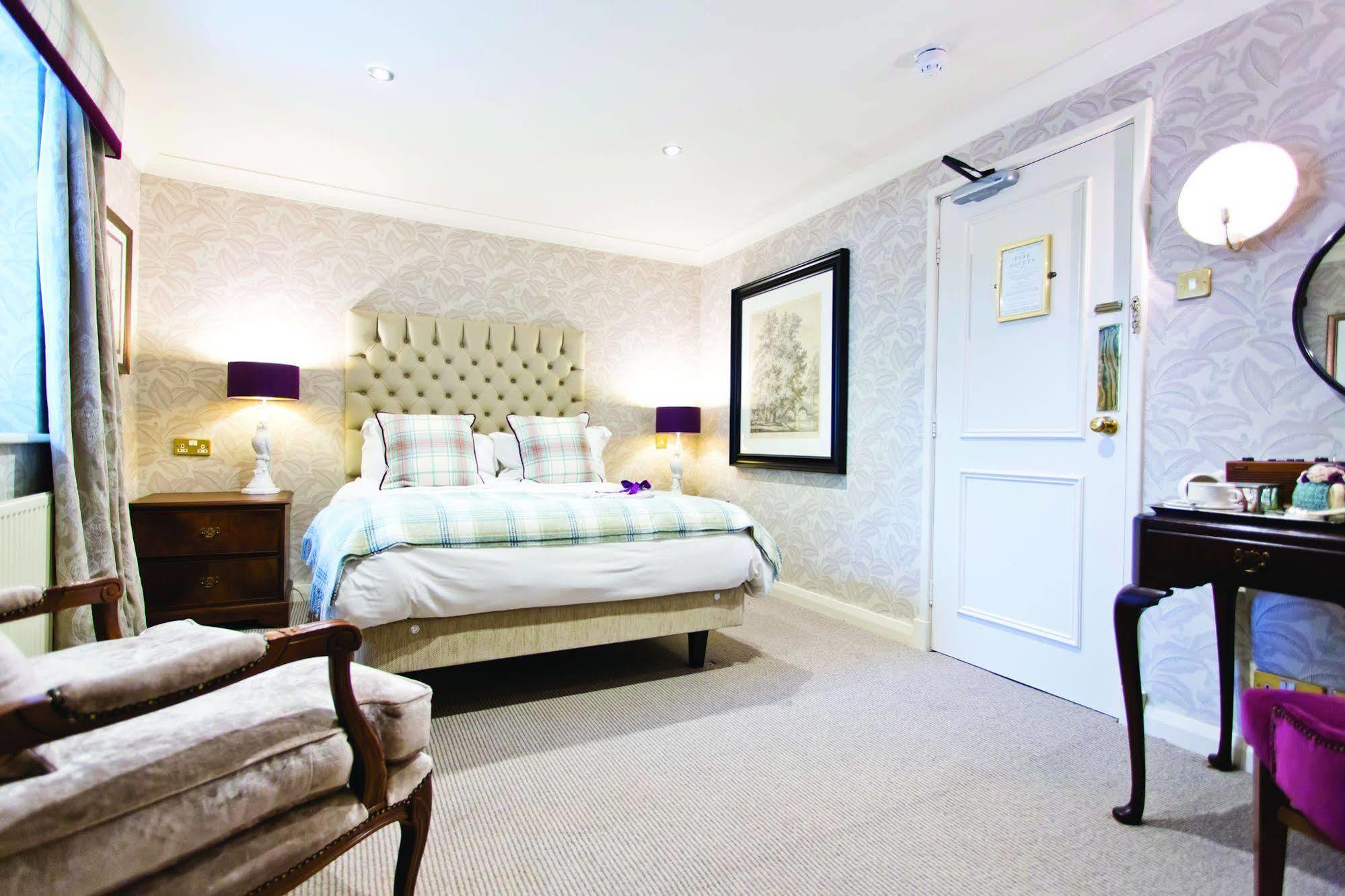 The Millstone, Mellor Otel Blackburn  Dış mekan fotoğraf A bedroom at The Old parsonage